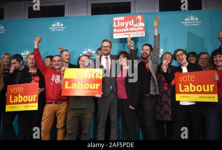 Brighton UK 13e 2019 Russell-Moyle - Lloyd du parti travailliste gagne le Brighton Kemptown siège de circonscription à l'élection générale se tiendra compte dans le Brighton Centre ce soir Crédit : Simon Dack / Alamy Live News Banque D'Images