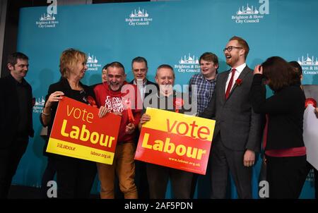 Brighton UK 13e 2019 Russell-Moyle - Lloyd du parti travailliste gagne le Brighton Kemptown siège de circonscription à l'élection générale se tiendra compte dans le Brighton Centre ce soir Crédit : Simon Dack / Alamy Live News Banque D'Images