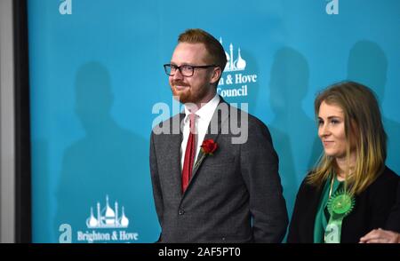Brighton UK 13e 2019 Russell-Moyle - Lloyd du parti travailliste gagne le Brighton Kemptown siège de circonscription à l'élection générale se tiendra compte dans le Brighton Centre ce soir Crédit : Simon Dack / Alamy Live News Banque D'Images