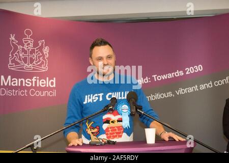 Élections au Royaume-Uni, Mansfield, Nottinghamshire, Angleterre, Royaume-Uni. 13ème. Décembre, 2019. Ben Bradley conserve ce siège parlementaire du parti conservateur avec une majorité accrue sur son plus proche rival du parti candidat Sonya Ward. Ce siège parlementaire qui a été remporté par le Parti du travail dans l'élection générale de 2017 est devenue un champ de bataille entre les deux principaux partis dans cette élection. Credit : Alan Beastall/Alamy live News Banque D'Images