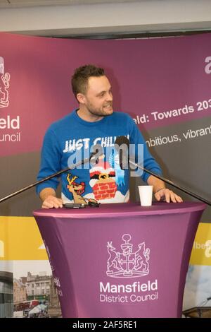 Élections au Royaume-Uni, Mansfield, Nottinghamshire, Angleterre, Royaume-Uni. 13ème. Décembre, 2019. Ben Bradley conserve ce siège parlementaire du parti conservateur avec une majorité accrue sur son plus proche rival du parti candidat Sonya Ward. Ce siège parlementaire qui a été remporté par le Parti du travail dans l'élection générale de 2017 est devenue un champ de bataille entre les deux principaux partis dans cette élection. Credit : Alan Beastall/Alamy live News Banque D'Images