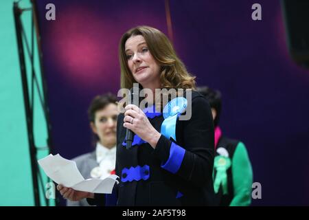 Chichester, UK. 13 Décembre, 2019. Chichester, West Sussex, UK. Élection 2019 - Parti Conservateur Gillian Keegan gagne Chichester avec 35 402 voix et la part du vote de 57,8  %. Photographié par : Sam Stephenson/Alamy Live News Banque D'Images