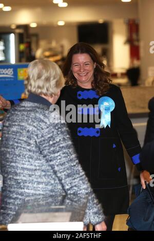 Chichester, UK. 13 Décembre, 2019. Chichester, West Sussex, UK. Élection 2019 - Parti Conservateur Gillian Keegan gagne Chichester avec 35 402 voix et la part du vote de 57,8  %. Photographié par : Sam Stephenson/Alamy Live News Banque D'Images