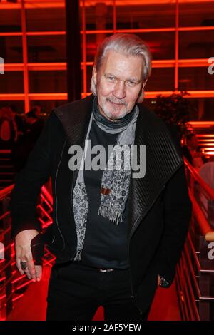 Leipzig, Allemagne. Dec 12, 2019. 12 décembre 2019, l'Allemagne (allemand), Leipzig : Johnny Logan s'agit de la '25 José Carreras Gala' à la foire de Leipzig. Photo : Gerald Matzka/dpa-Zentralbild/ZB : dpa Crédit photo alliance/Alamy Live News Banque D'Images