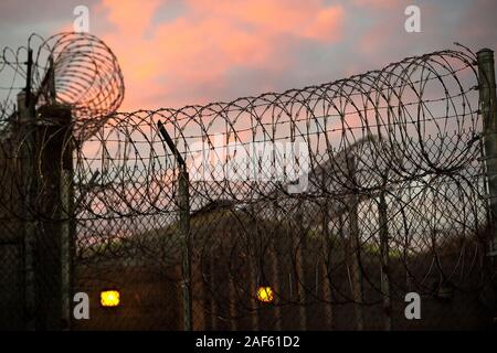 Sacramento, CA, USA. Dec 12, 2019. Barbred clôture métallique à Folsom Prison le jeudi 12 décembre 2019 à Sacramento. Crédit : Paul Kitagaki Jr./ZUMA/Alamy Fil Live News Banque D'Images