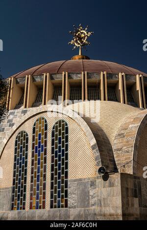 L'Éthiopie, du Tigré, Axoum Axoum (), Maryam Tsion église cathédrale fenêtres et toit en dôme Banque D'Images