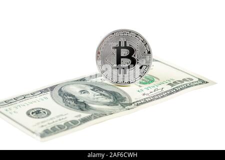 En face de Bitcoin one hundred dollar bill isolé sur fond blanc Banque D'Images