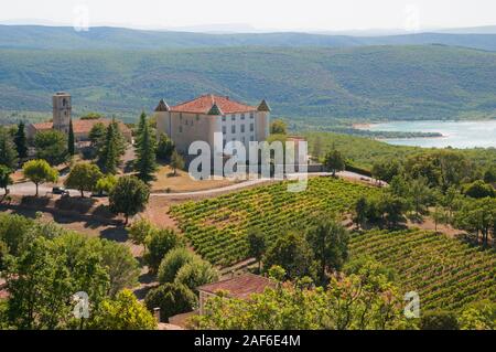 Saint-Jean église et château, Aiguines, Parc Naturel Régional du Verdon, Var (83), Région Provence-Alpes-Côte d'Azur, France. Banque D'Images