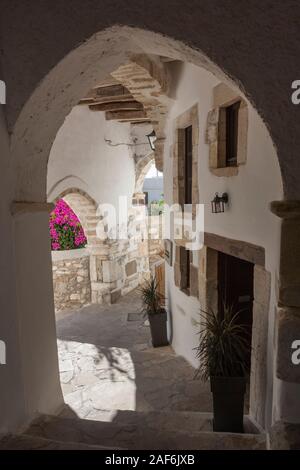 Dans les ruelles de la ville de Naxos en Grèce Banque D'Images