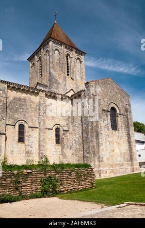 Saint-Pierre Eglise romaine, Melle, Deux-Sèvres (79), région de l'Nouvelle-Aquitaine, France. Il est classé monument historique. Banque D'Images