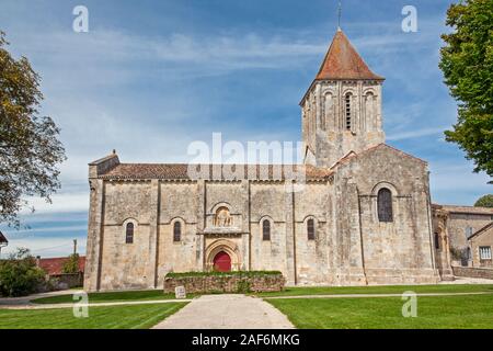 Saint-Pierre Eglise romaine, Melle, Deux-Sèvres (79), région de l'Nouvelle-Aquitaine, France. Il est classé monument historique. Banque D'Images