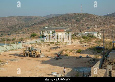 Nouvelle maison est construite de Einav une colonie israélienne Cisjordanie enfants israéliens peut être vu à l'affiche dans le site de construction Banque D'Images