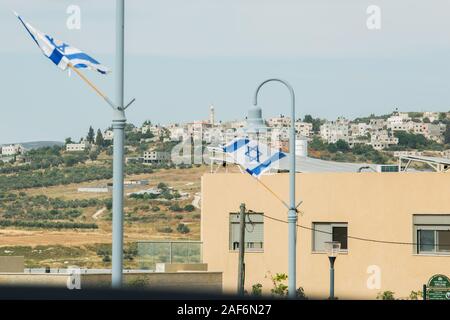 Vue de Naplouse à partir de la colonie israélienne Kdumim en Cisjordanie, Israël / Palestine Banque D'Images