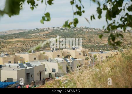 Vue de Naplouse à partir de la colonie israélienne Kdumim en Cisjordanie, Israël / Palestine Banque D'Images