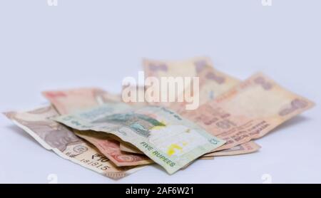Libre de toute nouvelle monnaie billets de banque indiens colorés de 10 roupies, 20 Banque D'Images