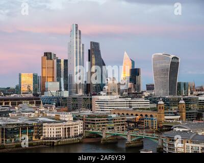 Skyline, Coucher de City of London, England, UK, FR. Banque D'Images