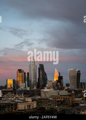 Skyline, Coucher de City of London, England, UK, FR. Banque D'Images