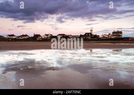 Un soir vue de West Kirby sur la Péninsule de Wirral. Banque D'Images