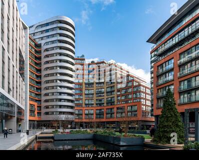 Nouvelle architecture spectaculaire au bassin de Paddington à Londres. Le bassin est un contrefort du Regent's Canal qui s'étend d'est en ouest au nord de Londres. Banque D'Images