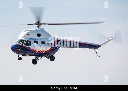 Le Mil Mi-2 'Hoplite' est un petit hélicoptère légèrement armés, à turbine de l'hélicoptère de transport qui pourrait également fournir un appui aérien rapproché. Banque D'Images