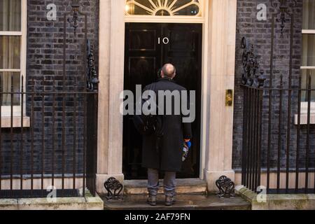 Londres, Royaume-Uni. 13 Décembre, 2019. Conseiller politique Dominic Cummings arrive au 10 Downing Street après le parti conservateur a remporté les élections générales avec une majorité à la Chambre des communes du 78 avec un siège à gauche encore à déclarer. Credit : Mark Kerrison/Alamy Live News Banque D'Images