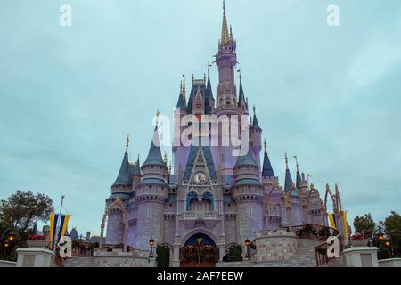 Orlando, Floride. Le 15 novembre 2019. Château de Cendrillon au Magic Kingdom Banque D'Images