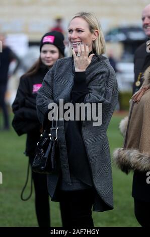 Zara Tindall pendant le premier jour de la réunion internationale à l'Hippodrome de Cheltenham, Cheltenham. Banque D'Images