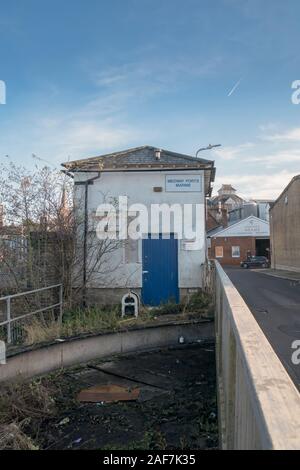 Faversham Creek Construction d'écluse au pont tournant, Faversham, Kent, UK Banque D'Images