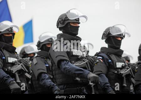 Bucarest, Roumanie - 01 décembre 2019 : des soldats de l'armée roumaine à la Journée nationale roumaine parade militaire. Banque D'Images