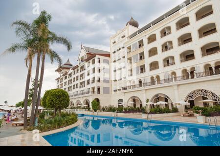 Antalya, Turquie. 23 septembre, 2019. Mardan Palace Hotel. Vue sur le bungalow près de la piscine. Banque D'Images