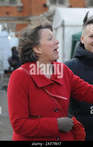 Londres, Royaume-Uni, 13 Frances Lorraine O'Grady le Secrétaire général de la British Trades Union Congress, la première femme à occuper le poste. Décembre 2019 Les politiciens sur College Green en face du Parlement pour rencontrer les médias pour commenter l'élection. Credit : Johnny Armstead/Alamy Live News Banque D'Images