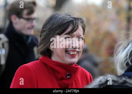 Londres, Royaume-Uni, 13 Frances Lorraine O'Grady le Secrétaire général de la British Trades Union Congress, la première femme à occuper le poste. Décembre 2019 Les politiciens sur College Green en face du Parlement pour rencontrer les médias pour commenter l'élection. Credit : Johnny Armstead/Alamy Live News Banque D'Images