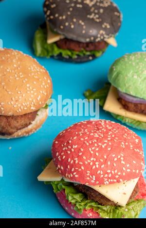 Rose et vert et noir pour les hamburgers buns, vertical Banque D'Images