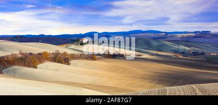 Impressionnant paysage de Toscane, près de Montalcino, Italie. Banque D'Images