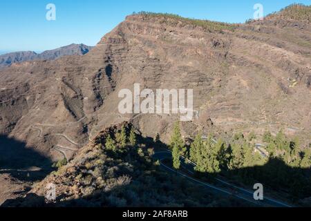 La magnifique montée de la route pour les cyclistes et les automobilistes de sérénité dans les montagnes de Gran Canaria à partir de Mogan Banque D'Images