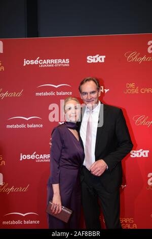 Burkhard Jung mit Ehefrau Ayleena Jung bei der 25. José Carreras dans Gala der Messehalle. Leipzig, 12.12.2019 Banque D'Images