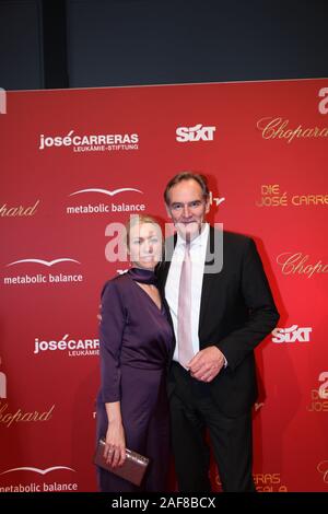 Burkhard Jung mit Ehefrau Ayleena Jung bei der 25. José Carreras dans Gala der Messehalle. Leipzig, 12.12.2019 Banque D'Images