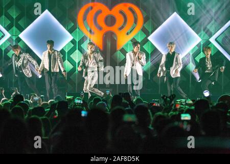 Monsta X fonctionne à Q102's Jingle Ball 2019 iHeartRadio au Wells Fargo Center le 11 décembre 2019 à Philadelphie, Pennsylvanie. Banque D'Images