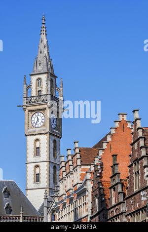 Tour de l'horloge de l'ancien bureau de poste, centre commercial de la poste maintenant et hôtel de luxe 1898 La Poste dans la ville GAND / GENT, Flandre orientale, Belgique Banque D'Images