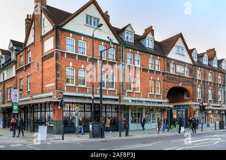 Marché de Spitalfields, extérieurs à l'extérieur de l'buildins restauré et halles dans la rue Commerciale, London, UK Banque D'Images