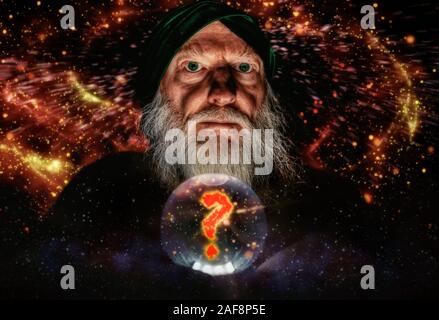 Fortune Teller avec avec magic crystal ball Banque D'Images