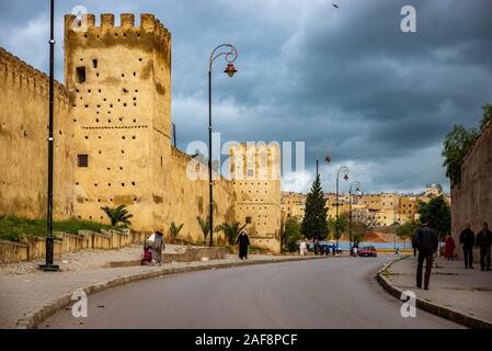 En se promenant dans les rues des villes du Maroc Marrakech, Rabat, Meknès, Fès Banque D'Images