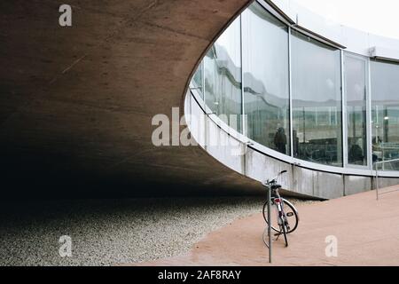 Lausanne, Vaud / Suisse - 1104 2013 : En dehors de la Rolex Learning Center de Sanaa Banque D'Images