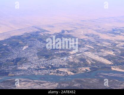 Plan de la rivière Amou-daria. Frontière entre l'Ouzbékistan et le Turkménistan, l'Asie centrale. Banque D'Images