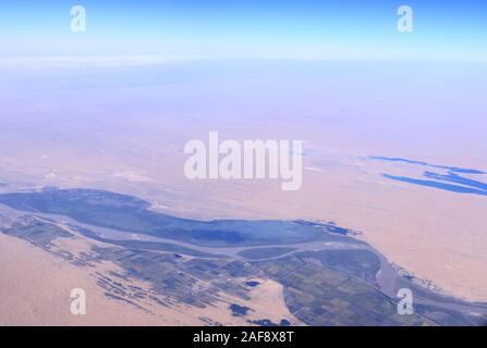 Plan de la rivière Amou-daria. Frontière entre l'Ouzbékistan et le Turkménistan, l'Asie centrale. Banque D'Images