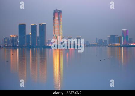 L'horizon de la ville-district de Yixing, accueil de joueur de snooker Ding Junhui Banque D'Images