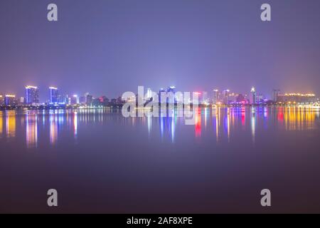 L'horizon de la ville-district de Yixing, accueil de joueur de snooker Ding Junhui Banque D'Images