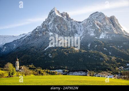 Depuis 2009, les Dolomites et donc l'Alpe di Siusi Sciliar et font partie de l'UNESCO du patrimoine mondial naturel. Banque D'Images