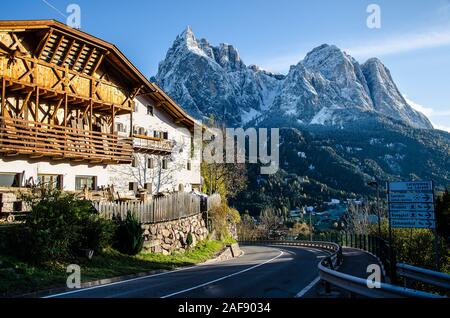 Depuis 2009, les Dolomites et donc l'Alpe di Siusi Sciliar et font partie de l'UNESCO du patrimoine mondial naturel. Banque D'Images