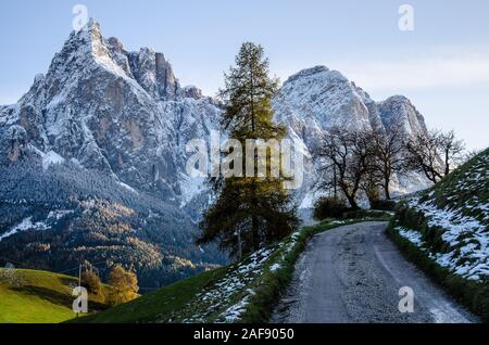 Depuis 2009, les Dolomites et donc l'Alpe di Siusi Sciliar et font partie de l'UNESCO du patrimoine mondial naturel. Banque D'Images